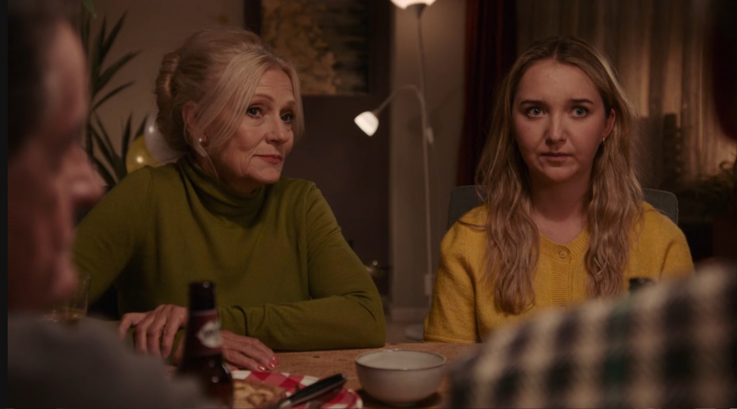 Demi biecht haar moment van zwakte op